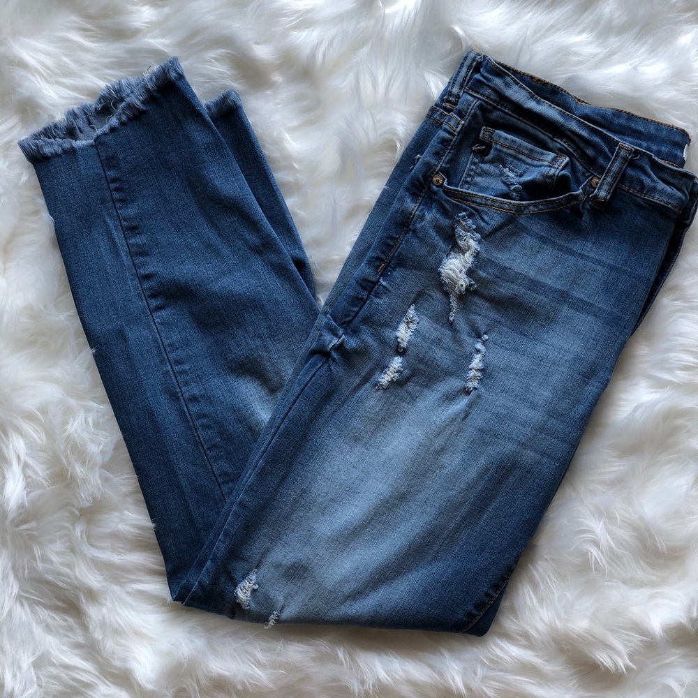 KanCan Buckle Brand Ripped Jeans!